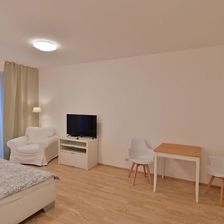 Garden Towers Apartment Praha Bagian luar foto