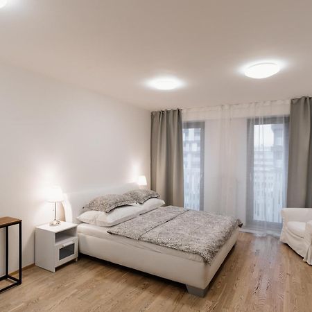 Garden Towers Apartment Praha Bagian luar foto
