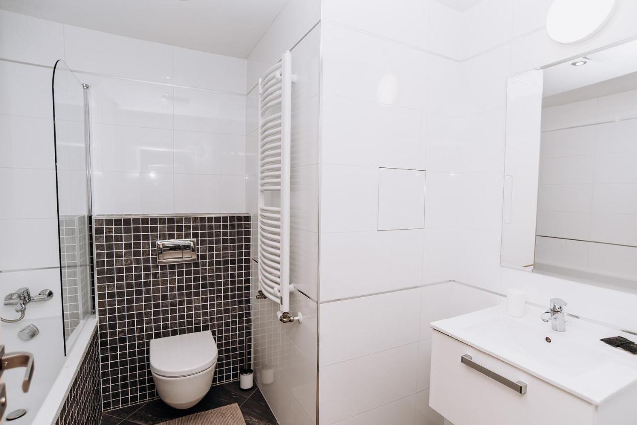 Garden Towers Apartment Praha Bagian luar foto