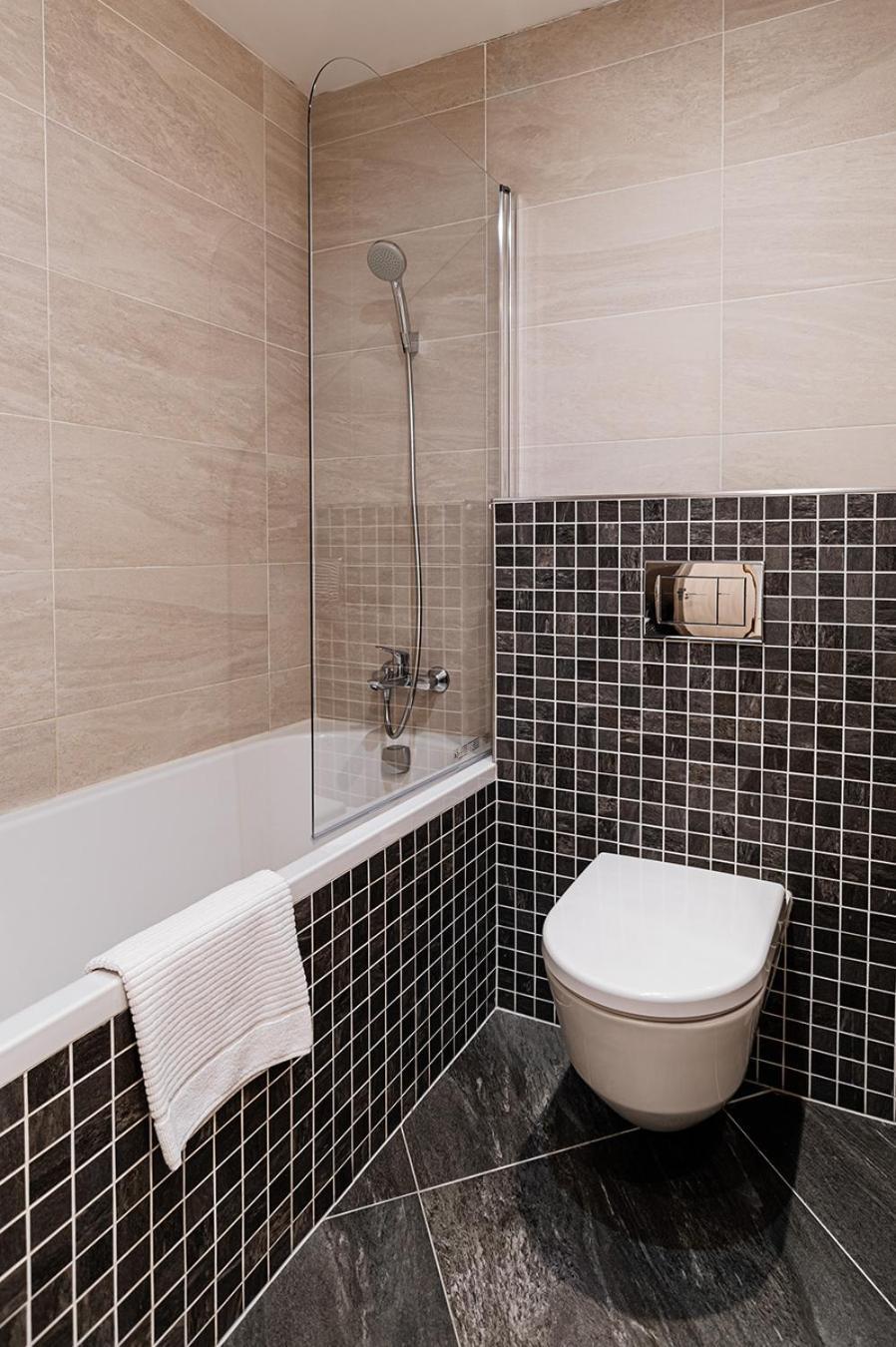 Garden Towers Apartment Praha Bagian luar foto
