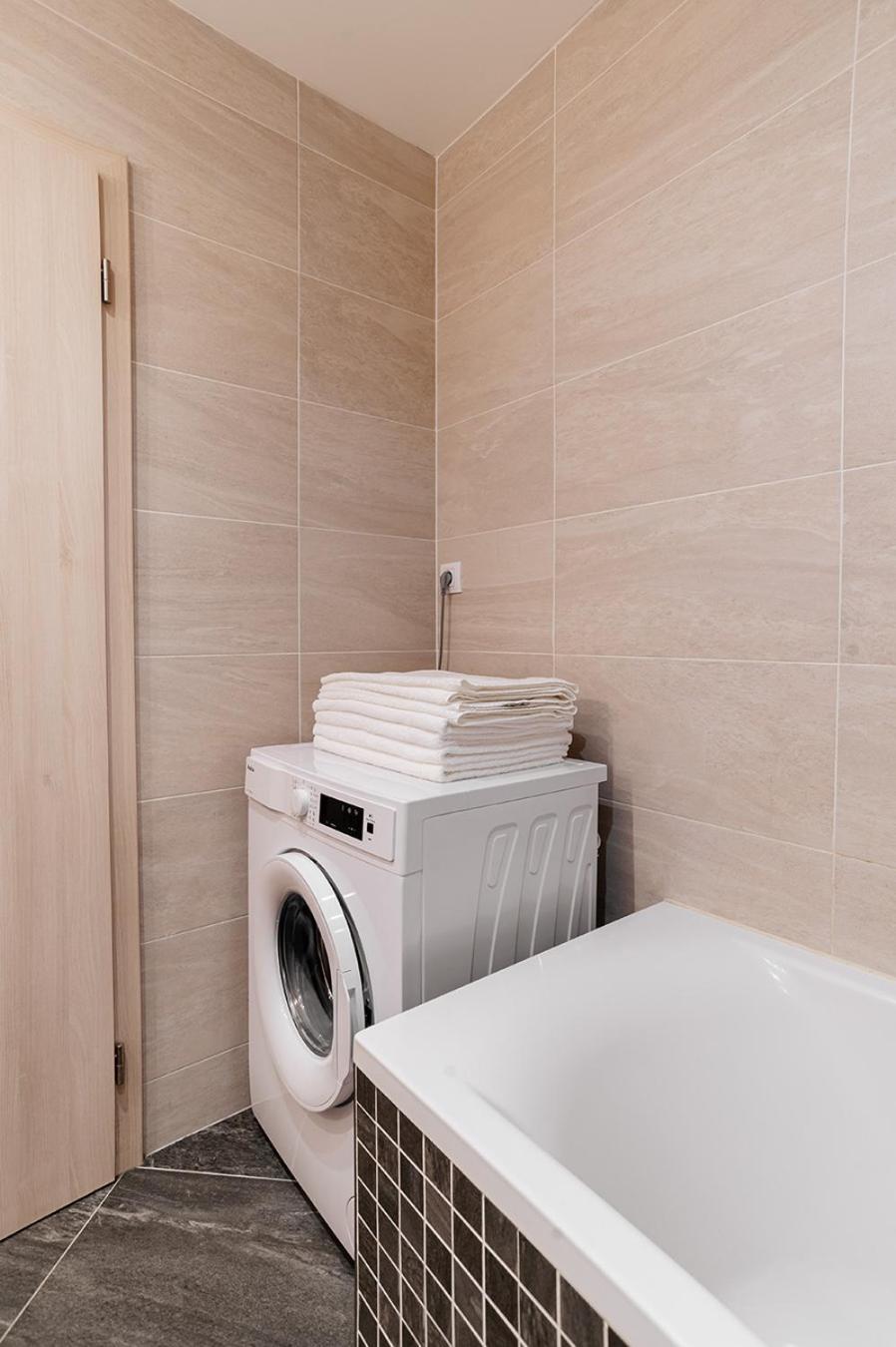 Garden Towers Apartment Praha Bagian luar foto